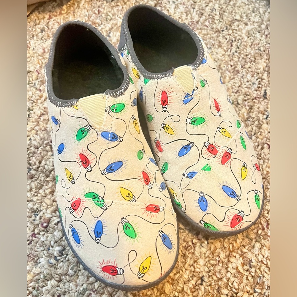 Toms Women’s Christmas Holiday Lightbulb Print Slip-Ons